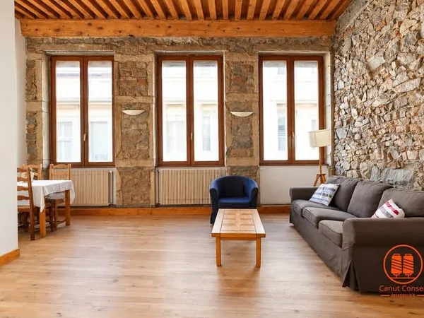 LYON 1ER - PLACE COLBERT | T2 BIS CANUT | TRAVERSANT ET LUMINEUX DE 81 M²