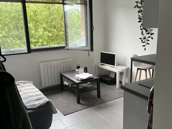 Studio lumineux avec cuisine équipée - Centre Ville du Puy