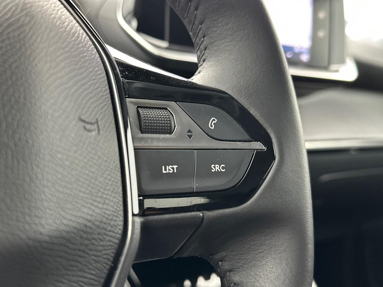Peugeot 208 puretech 100 s&s bvm6 allure — photo 18