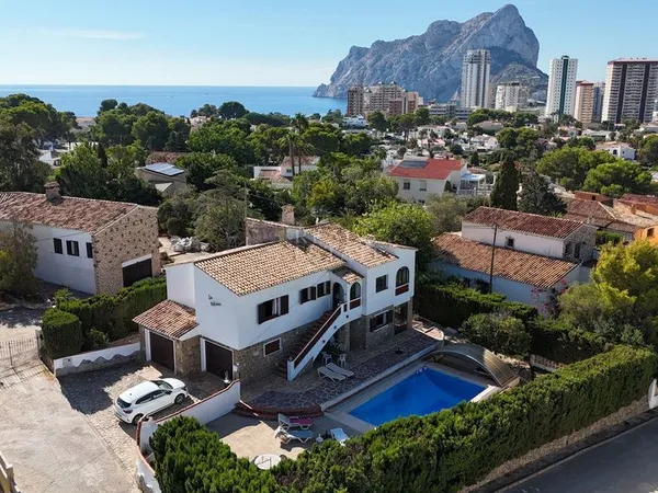 Villa 6 pièces 297 m²