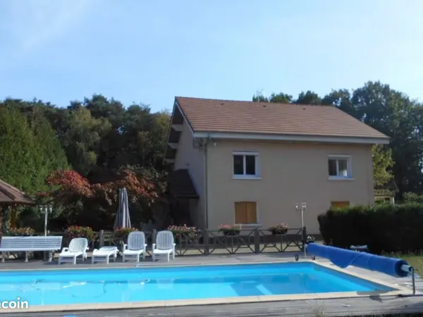 A VENDRE - Viriat (01) - Villa de 225 m² sur 5 479 m² de parc arboré, piscine et logement indépendan