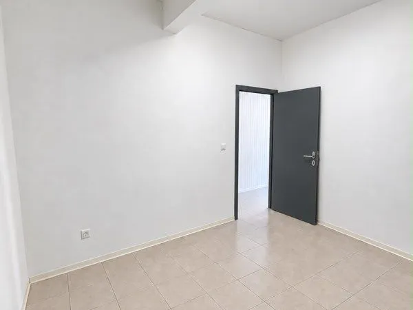Local commercial 10,46m2 à louer au lamentin