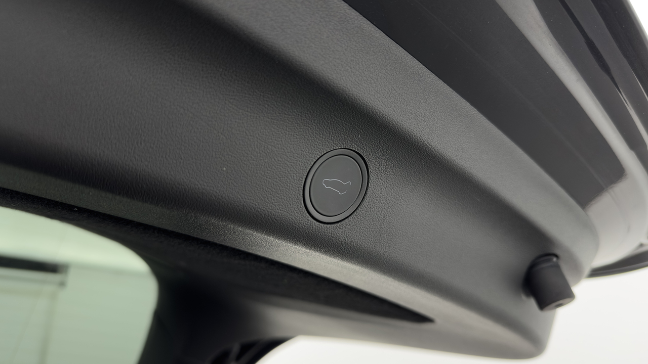 Tesla MODEL Y Standard RWD — photo 35
