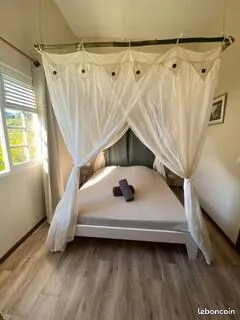 Loue Chambre et salle de bain spacieuses