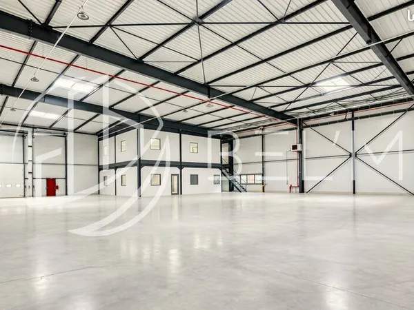 LOCAL D'ACTIVITE 1300 m² FERRIÈRES-EN-BRIE