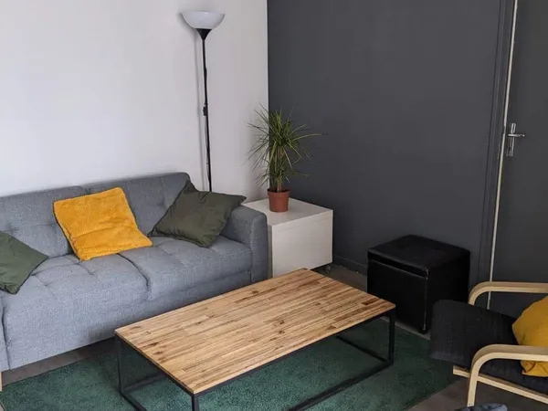 Cherche 1 ou 2 filles pour colocation, appartement 85m² dans une coloc de filles en face de la Catho