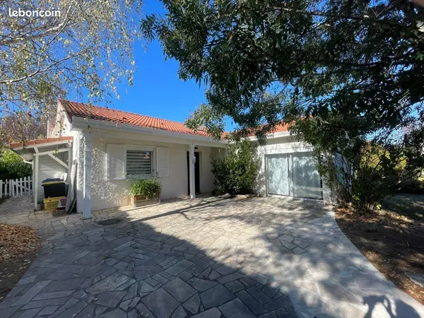 Maison individuelle avec piscine dans lotissement prisé