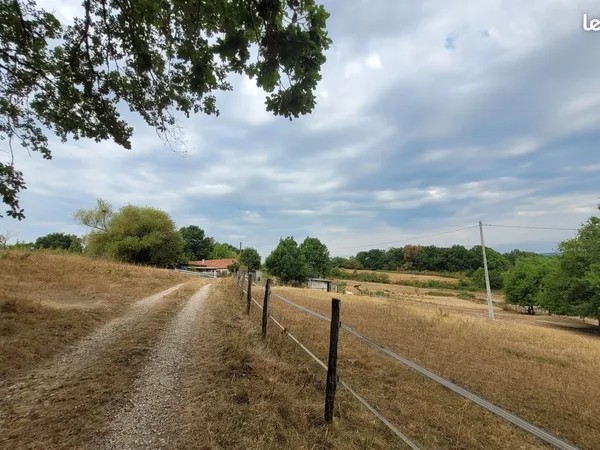 Ancienne ferme avec terrain de 4 ha