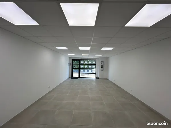 Local 52 M2 axe passant