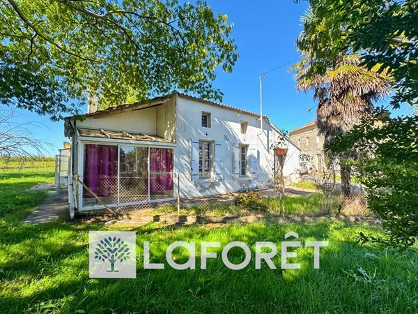 Maison ancienne - 4 pièces - 104m² située à BOIS (17240)