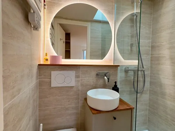 Studio rénové avec vue Tour Eiffel Paris 9e arrondissement