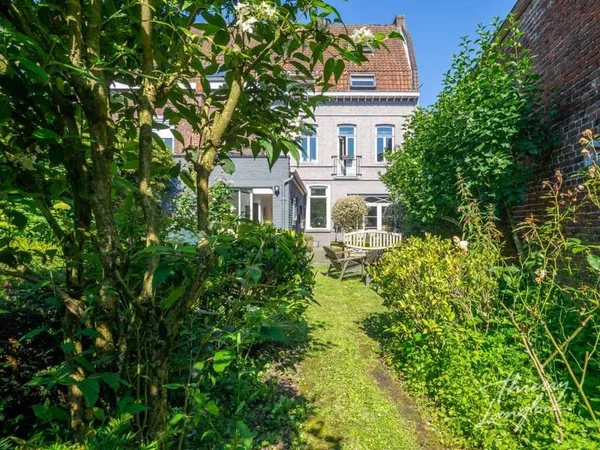 Maison 8 pièces 217 m²