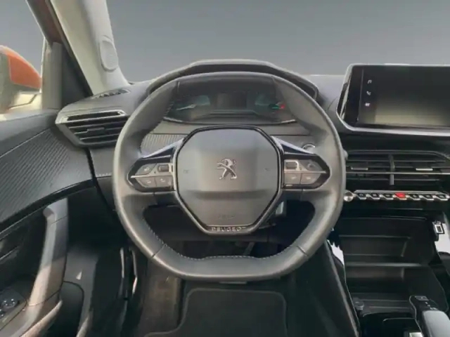 Peugeot 2008 e- 136ch style — photo 12