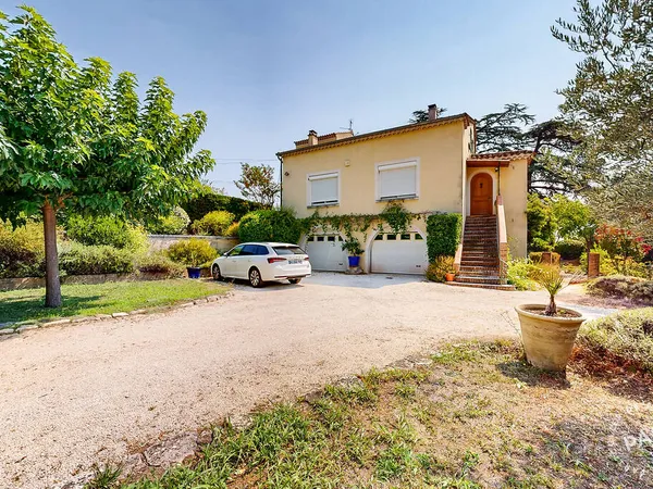 Maison 8 pièces 255 m²