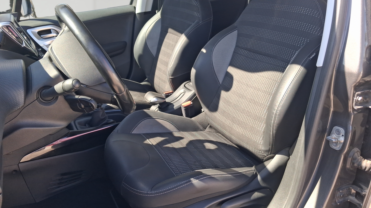 Peugeot 2008 PureTech 110ch S&amp;S BVM6 — photo 11