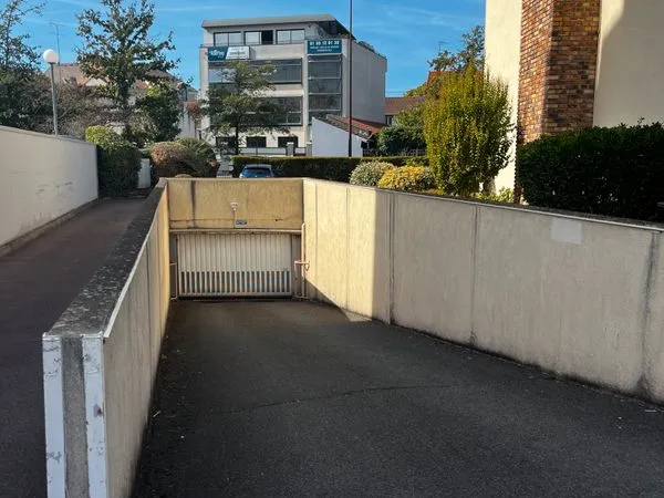 Vend garage ferme en sous sol acces facile residence standing