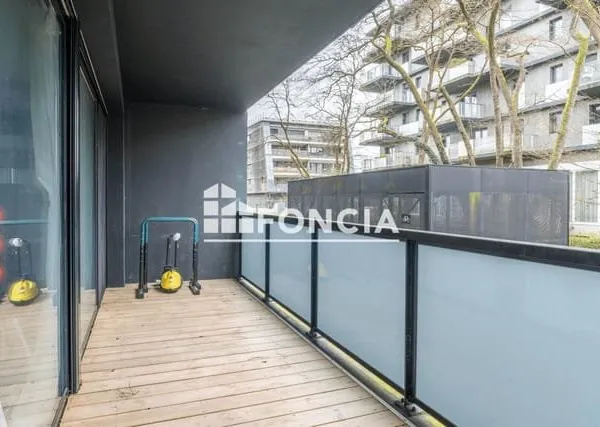 BEGLES - T2 lumineux de 44 m² avec balcon et stationnement