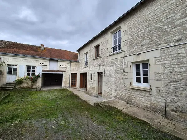 Maison en tuffeau à rénover Charme et authenticité en Touraine