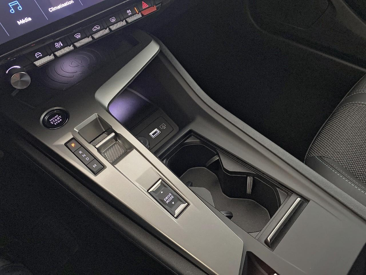 Peugeot 308 hybrid 145 e-dcs6 allure — photo 18