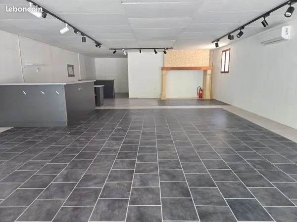 Sarlat - Local commercial 150 m2