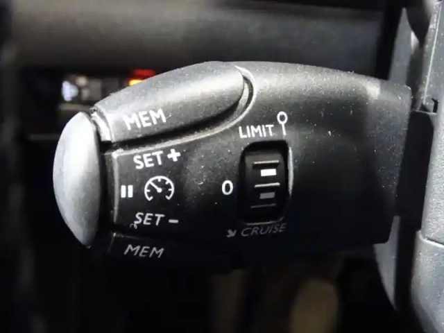 Peugeot 2008 1.2 puretech 100ch s&amp;s active business — photo 14