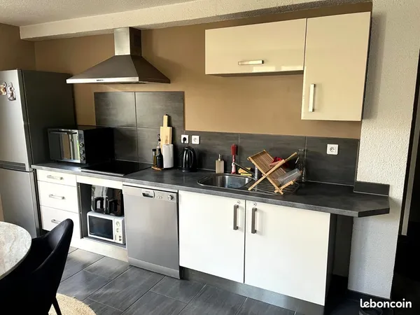 Appartement F3 rez-de-chaussée dans maison Brives-charensac