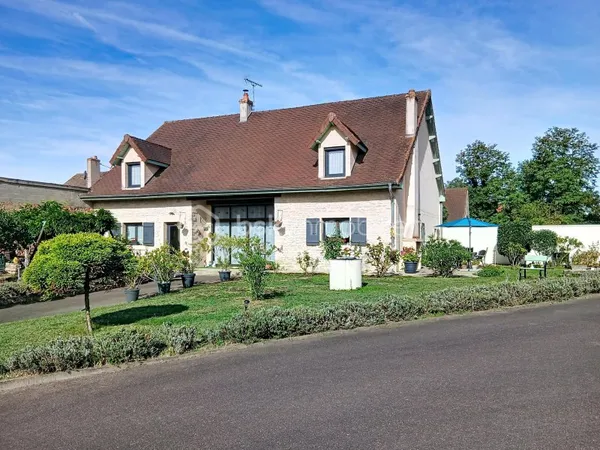 Maison 8 pièces 230 m²