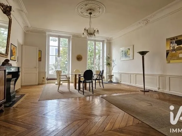 Appartement 6 pièces 180 m²