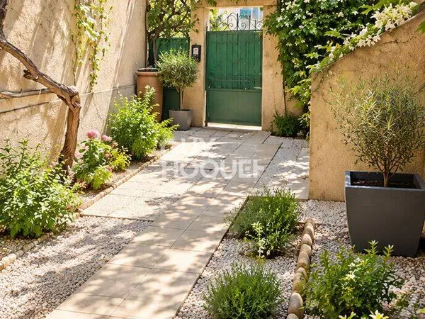 Bâtiment 196 m²