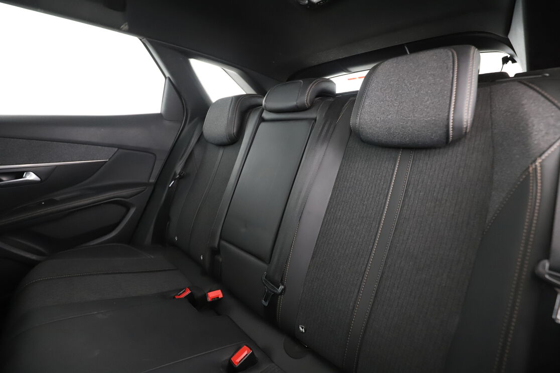 Peugeot 3008 1.2 PureTech GT Line EAT6 — photo 13