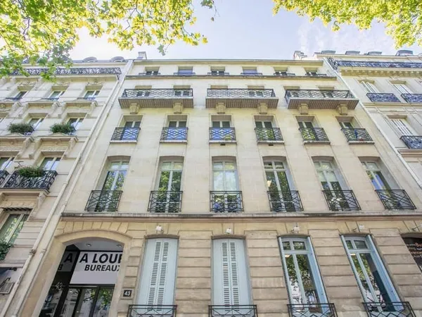 Bureaux 584 m²
