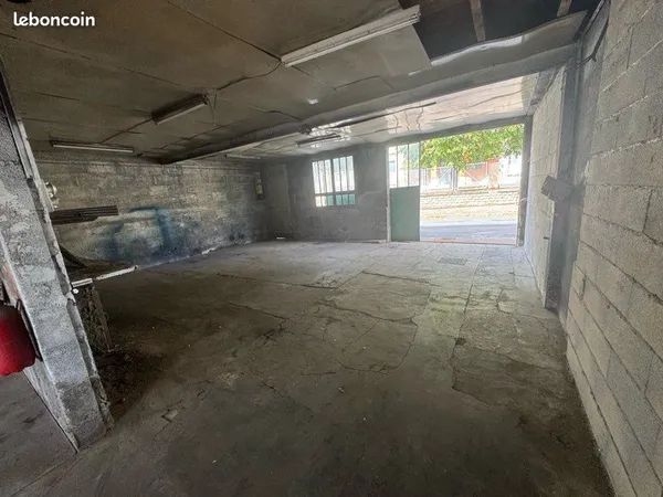 À louer dépôt / local artisan 155 m² - Montceau-les-Mines