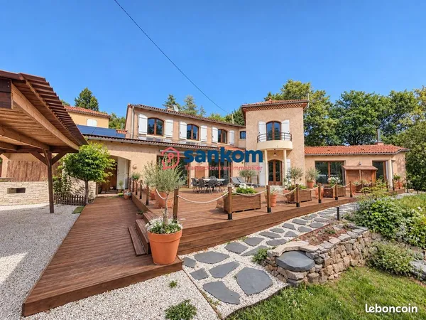 Maison 4 pièces 210 m²