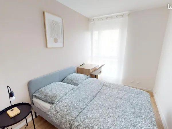 Chambre 6 pièces 84 m²