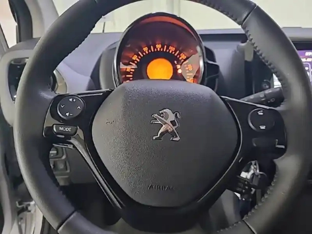 Peugeot 108 vti 72ch s&amp;s bvm5 — photo 9