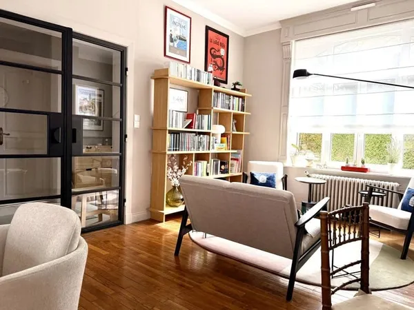 MAISON DE CARACTERE AVEC JARDIN ET GARAGE 2 PLACES - 4 CHAMBRES