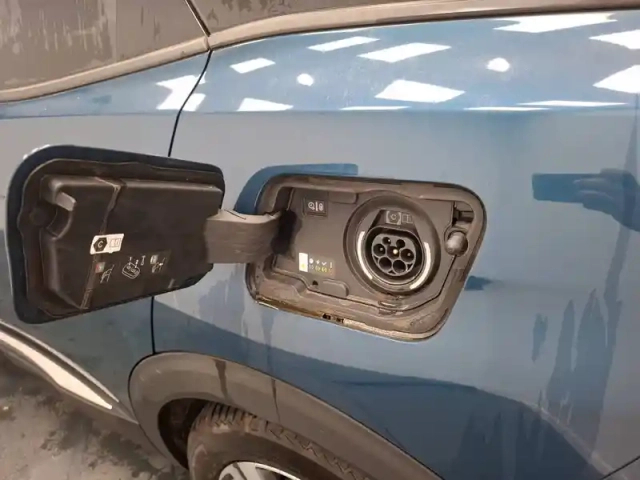 Peugeot 3008 hybrid 225 e-eat8 — photo 34