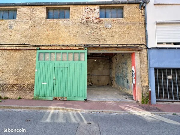 Hangar 160m² sur 3 niveaux - Centre-ville de Saint-Omer