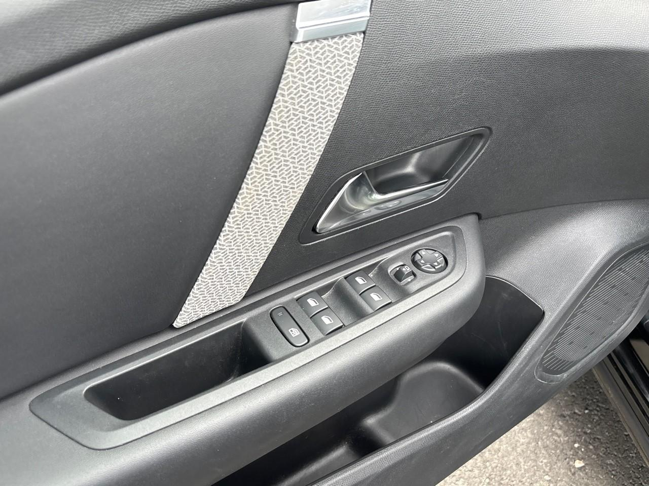 Citroën C4 bluehdi 130ch s&s feel pack eat8 120g — photo 13