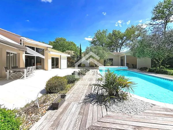 Maison Familiale de 186m2, dépendance, piscine