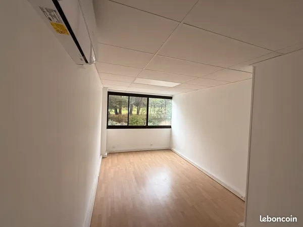 Bureau 55m2 climatisé + parking