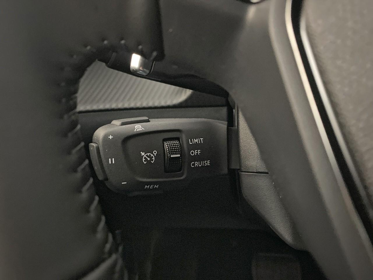 Peugeot 2008 hybrid 145 ch e-dcs6 allure — photo 20