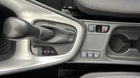 Toyota Yaris 116h Design 5p — photo 22