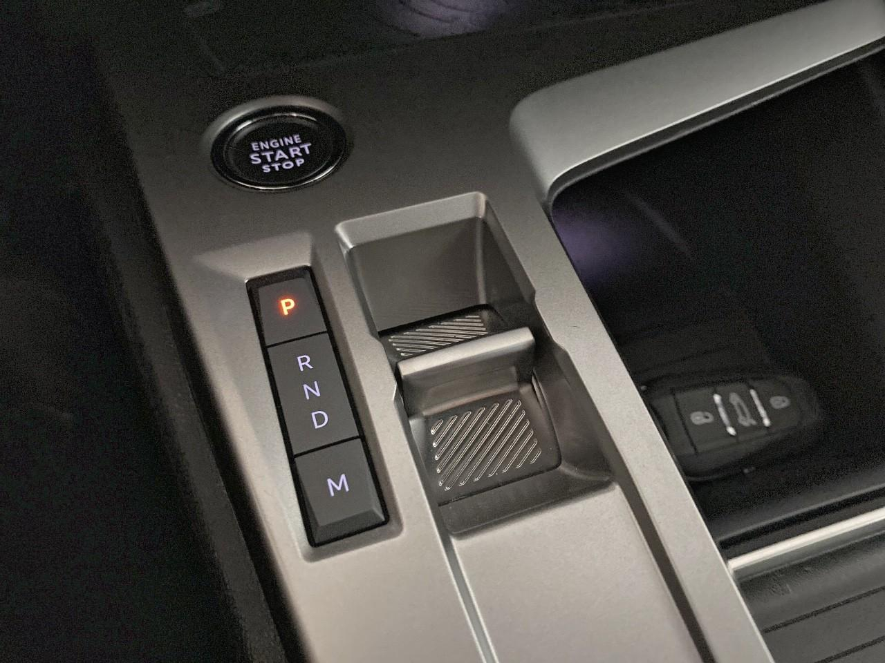 Peugeot 308 hybrid 145 e-dcs6 allure — photo 17