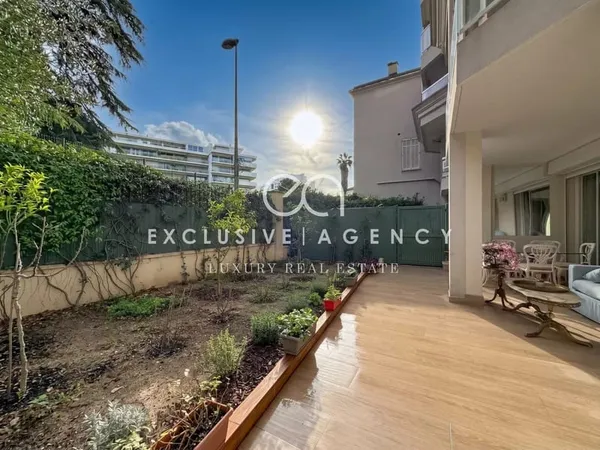 Cannes arrière Croisette - Appartement 2 pièces 49m² en rez-de-jardin - résidence de standing