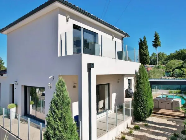 Villa 7 pièces 150 m²