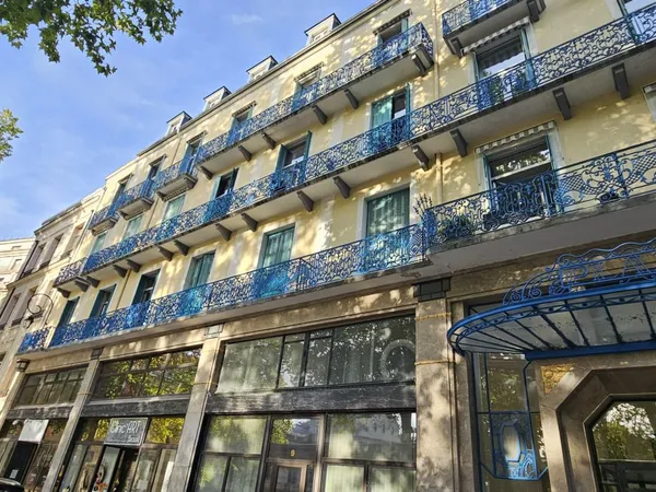 VICHY - BEL APPARTEMENT AVEC VUE SUR L'OPERA ET LES PARCS