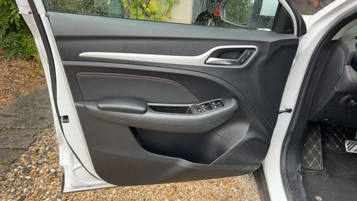 MG ZS 156 70kWh - Luxury – 2022 – 82441 km – Électrique – Boîte Automatique — photo 39