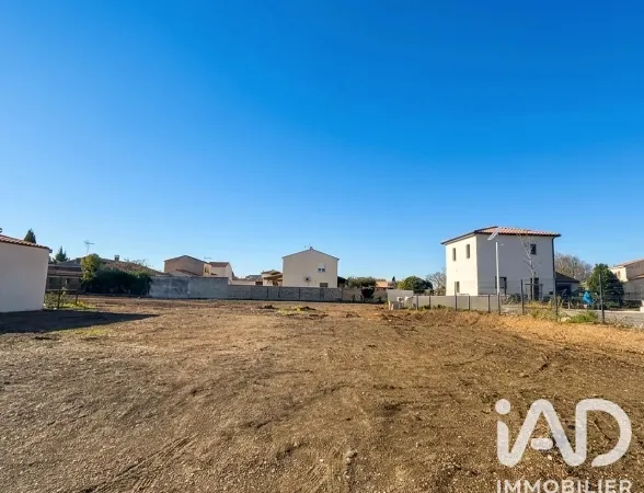 Terrain 300 m²