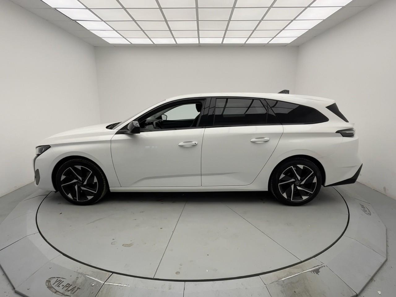 Peugeot 308 sw puretech 130ch s&s eat8 allure pack — photo 2